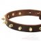 Collare stretto con borchie a punta per cane