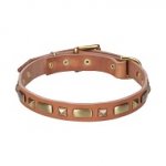 Collare in cuoio con piastre rettangolari e piramidi per cane
