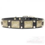 Collare in cuoio con piastre e piramide