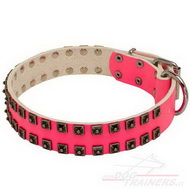 Collare in cuoio rosa con piramidi per cane