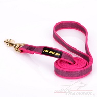 Guinzaglio rosa in nylon gommato per uscite con cane Guinzaglio rosa in nylon gommato per uscite con cane