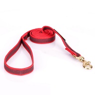 Guinzaglio rosso in nylon gommato per uso quotidiano Guinzaglio rosso in nylon gommato per uso quotidiano
